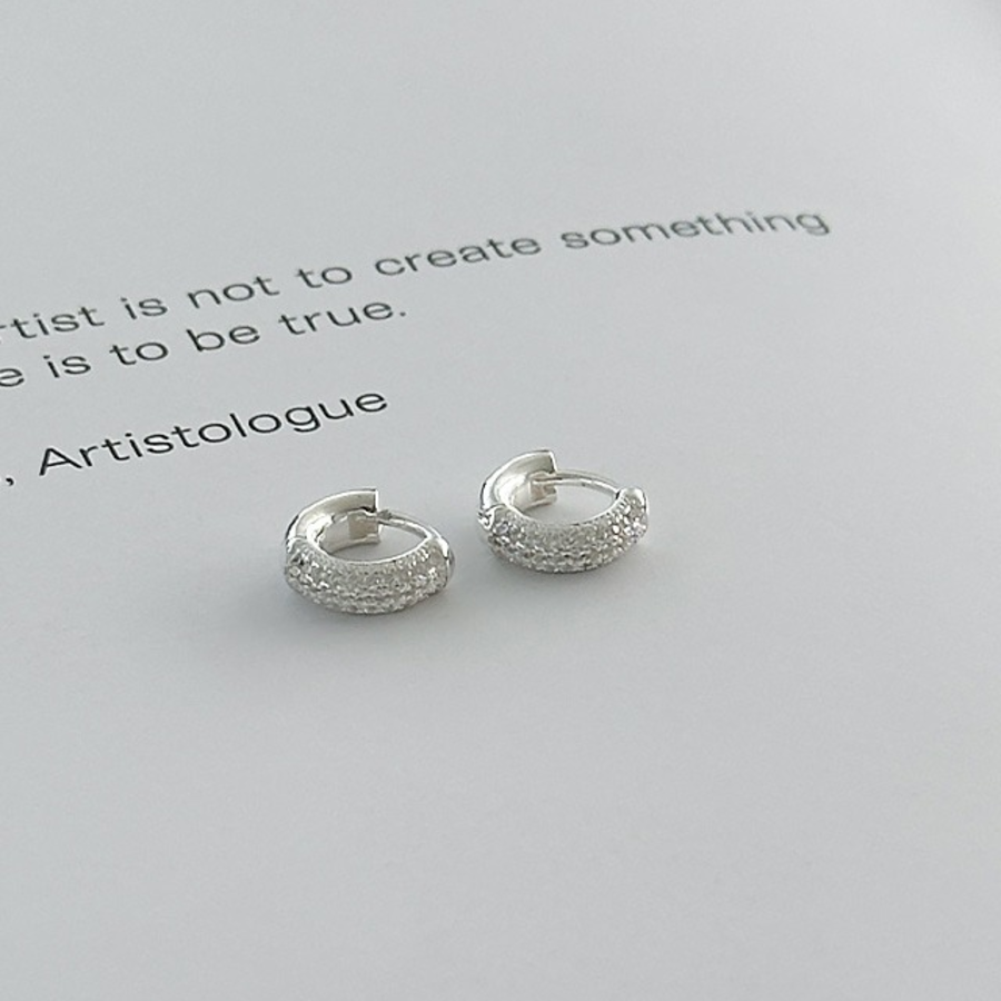 Серьги-кольца с крупными кубическими кристаллами и замком one-touch из серебра 925 пробы