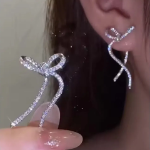 Серьги-капли с кристаллом и бантом