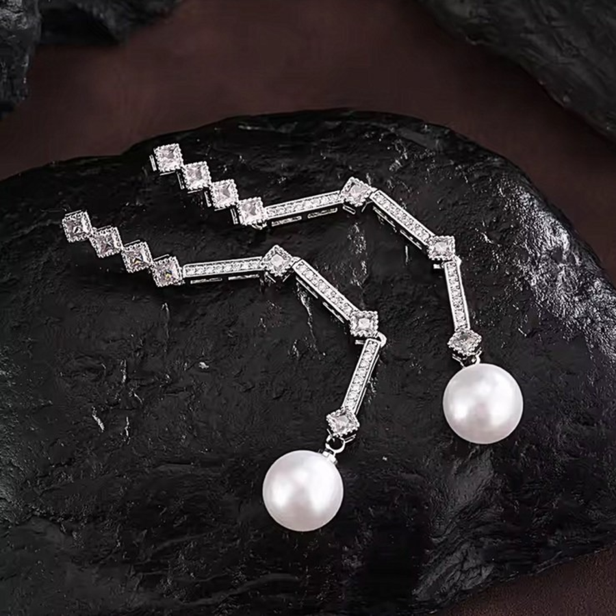 Длинные серьги-капли с жемчугом и кубическим цирконием