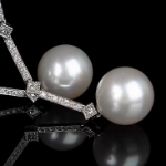 Длинные серьги-капли с жемчугом и кубическим цирконием