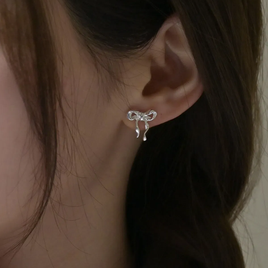 Серьги с серебряной лентой