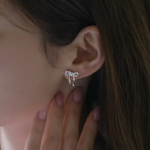 Серьги с серебряной лентой