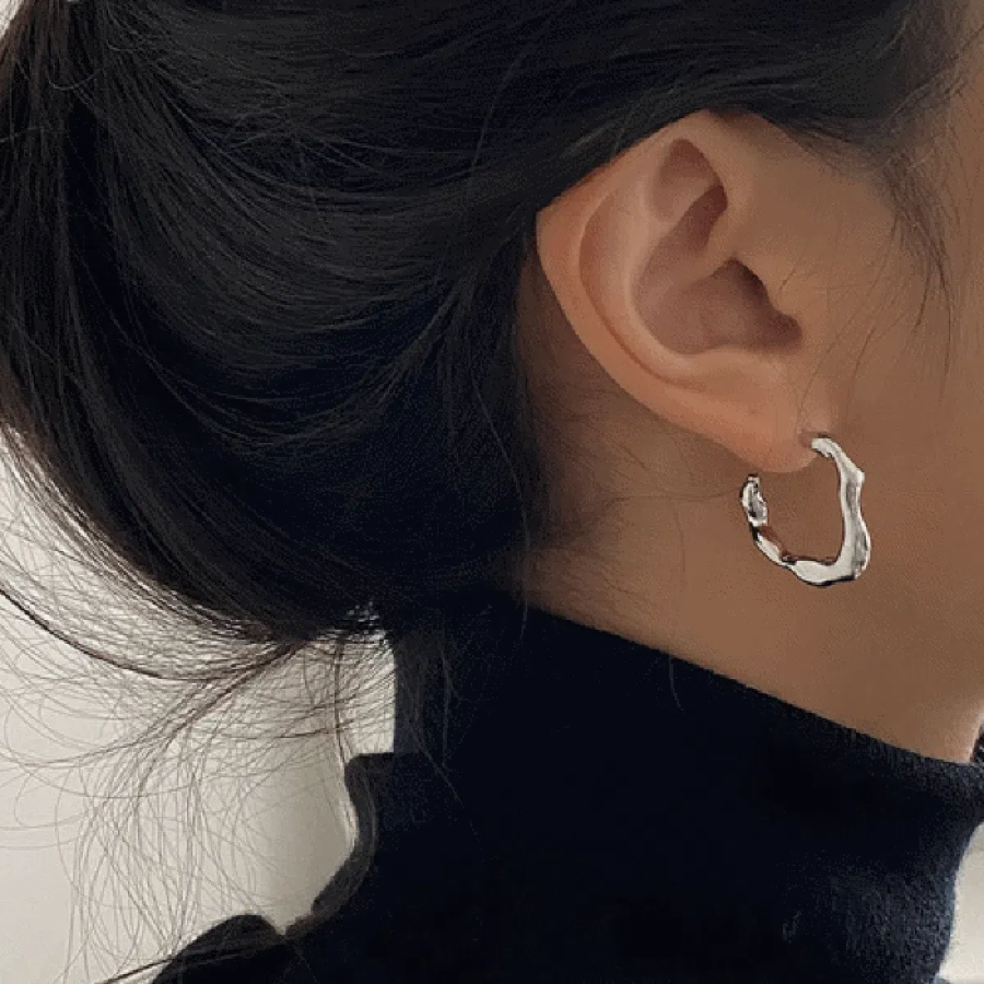 Серебряные серьги-полукольца с эффектом мягкой складки