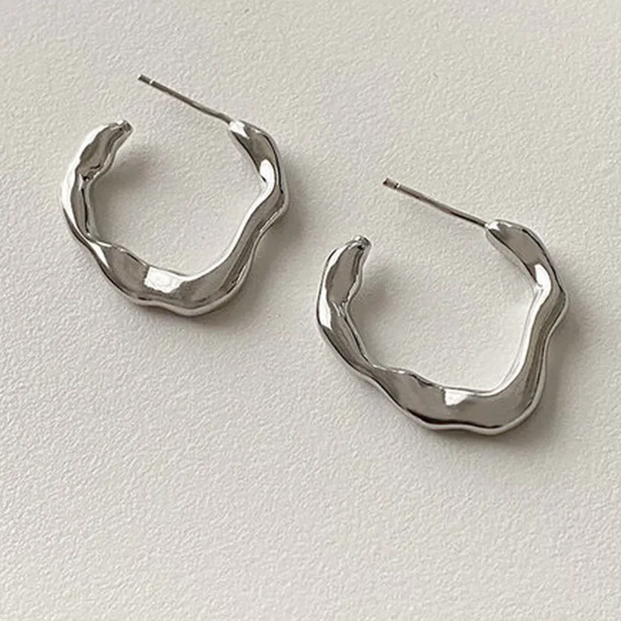 Серебряные серьги-полукольца с эффектом мягкой складки