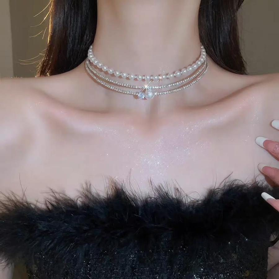 Тройное жемчужное чокер-ожерелье с вставками из кубического циркония