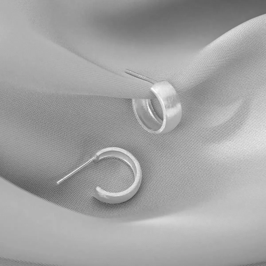 Серебряные серьги-пусеты с круглым дизайном