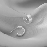 Серебряные серьги-пусеты с круглым дизайном