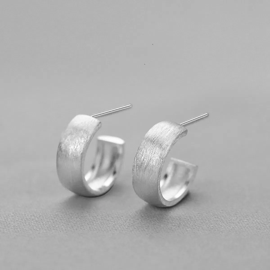 Серебряные серьги-пусеты с круглым дизайном