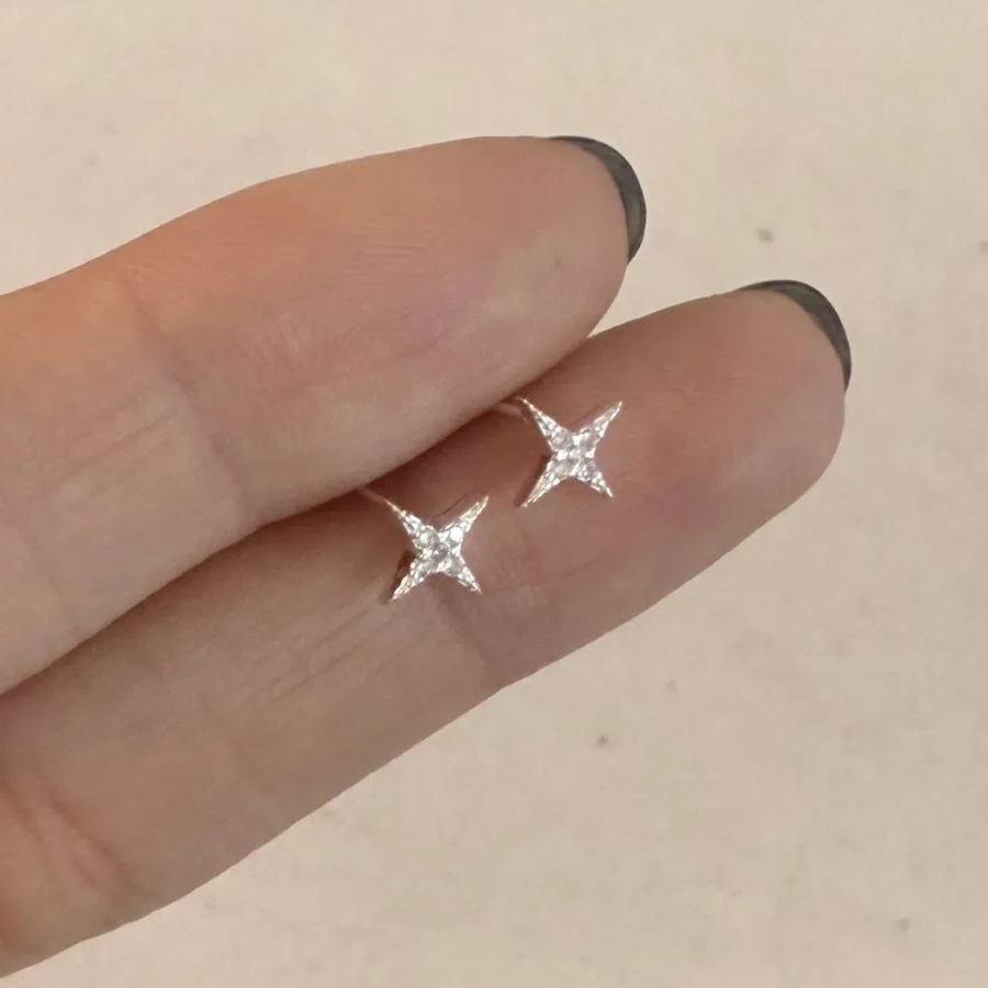 Серебряные серьги с мелкими вставками из кубического циркония