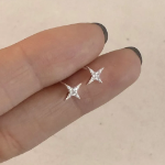 Серебряные серьги с мелкими вставками из кубического циркония