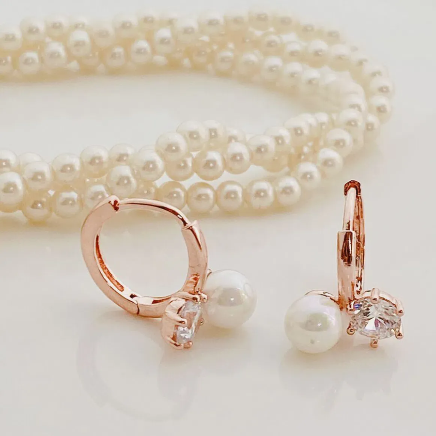 Женственные серьги-кольца с жемчугом и кубическим цирконием на замке «один касание»