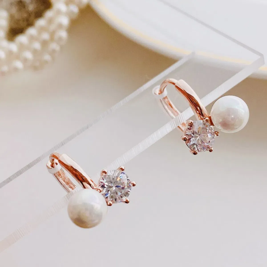 Женственные серьги-кольца с жемчугом и кубическим цирконием на замке «один касание»