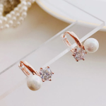 Женственные серьги-кольца с жемчугом и кубическим цирконием на замке «один касание»
