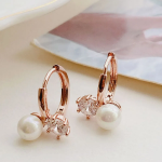 Женственные серьги-кольца с жемчугом и кубическим цирконием на замке «один касание»