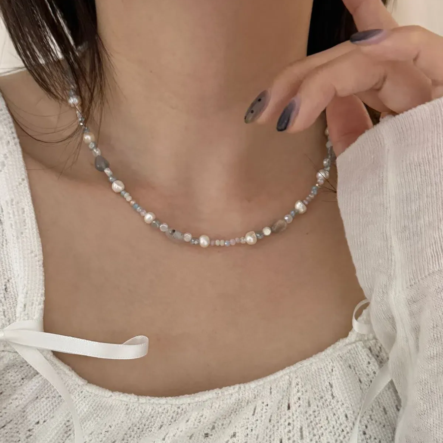 Колье с ярким лабрадором в огранке