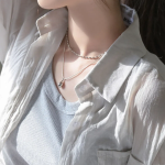 Серебристое многослойное колье с каплевидной подвеской