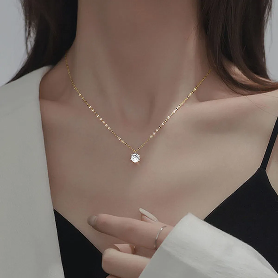 Серебряное колье с акцентной вставкой из кубического циркония