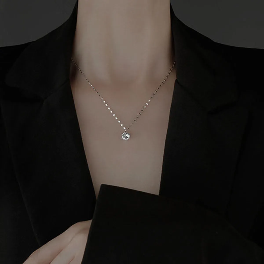 Серебряное колье с акцентной вставкой из кубического циркония