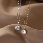 Серебряное колье с акцентной вставкой из кубического циркония