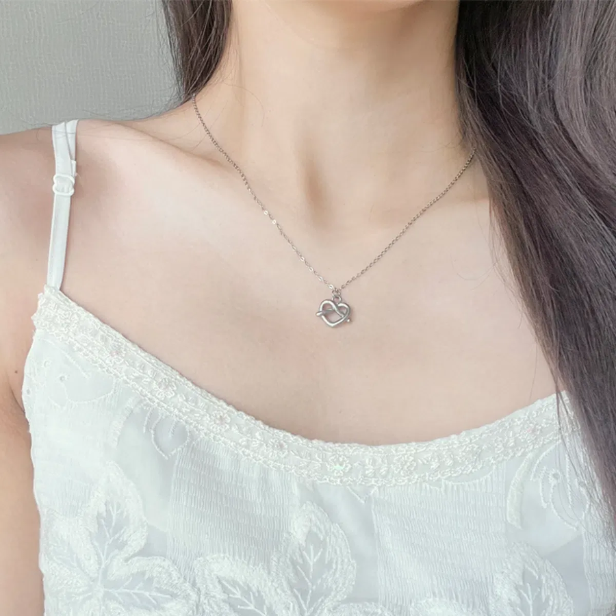 Ежедневное хирургическое колье с подвеской в виде сердца-претцеля