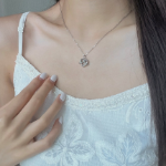 Ежедневное хирургическое колье с подвеской в виде сердца-претцеля