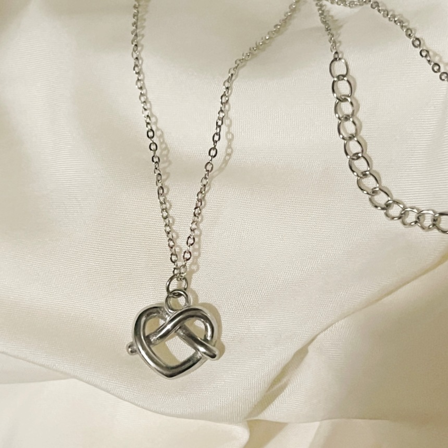 Ежедневное хирургическое колье с подвеской в виде сердца-претцеля