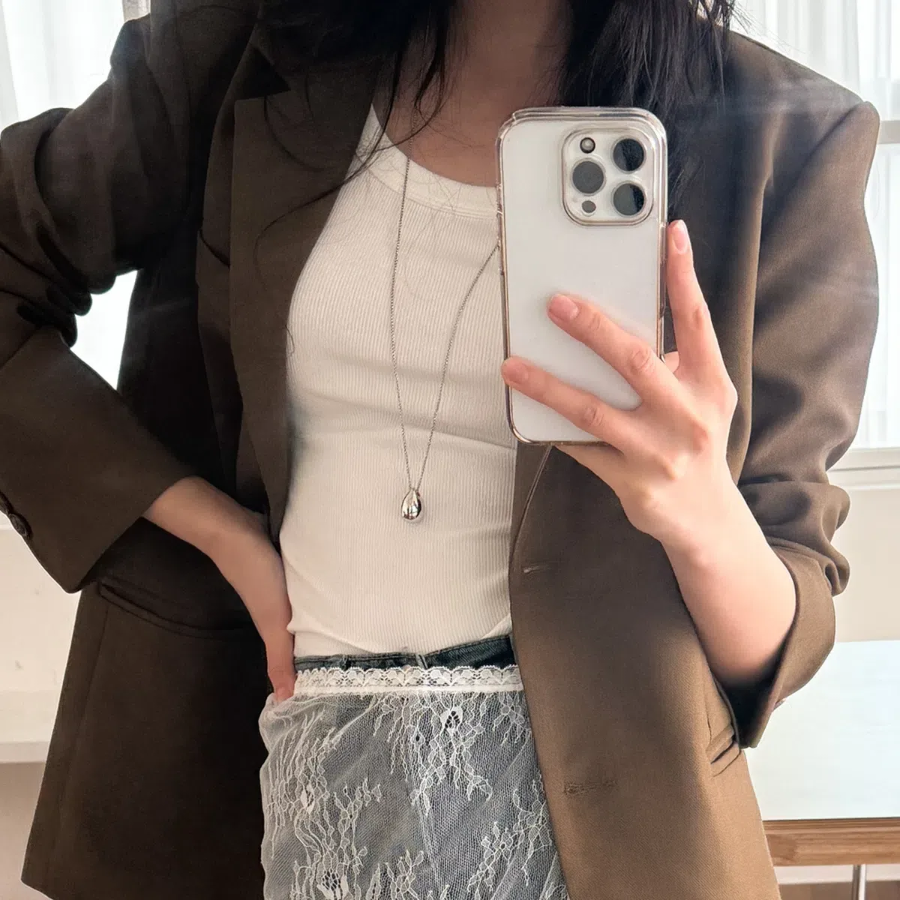 Серебристое колье с массивной каплей