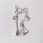 Серебристое колье с массивной каплей