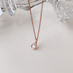 Колье с каплевидным кулоном в цвете розового золота и серебра