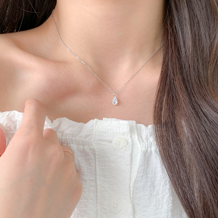 Колье с каплевидным кулоном в цвете розового золота и серебра
