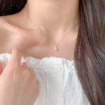 Колье с каплевидным кулоном в цвете розового золота и серебра