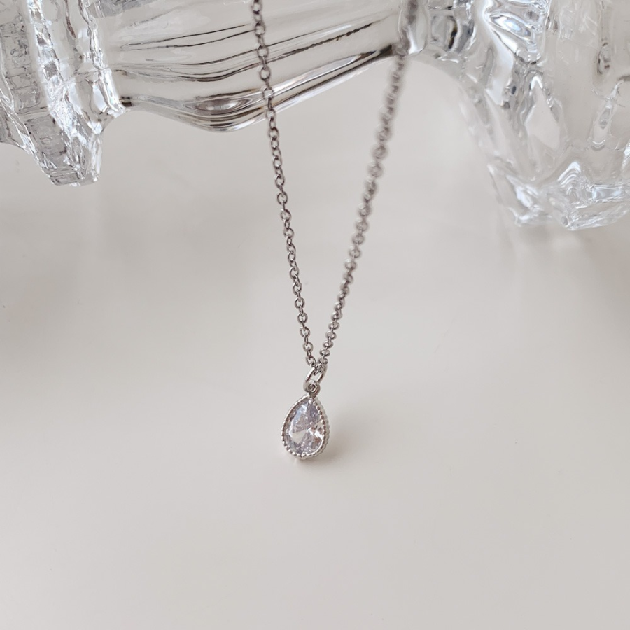 Колье с каплевидным кулоном в цвете розового золота и серебра