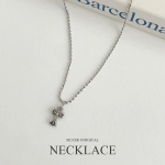 Серебристое колье с крестом на шариковой цепочке