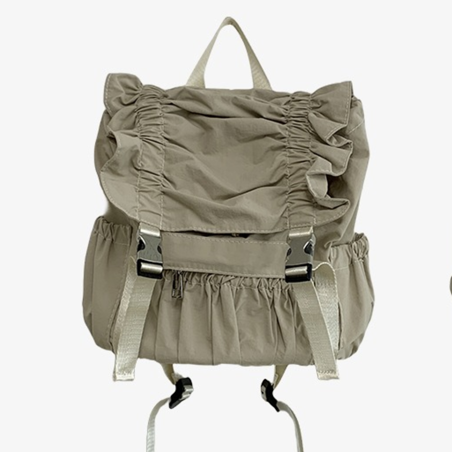 Frill Shirring Two-Buckle Backpack — лёгкий акцент в стиле casual romantic