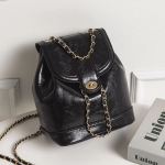 Chain Strap Glossy Drawstring Backpack — гламурный штрих в повседневном стиле