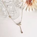 Серебристое колье с подвесками в виде бантика и бабочки на цепочке