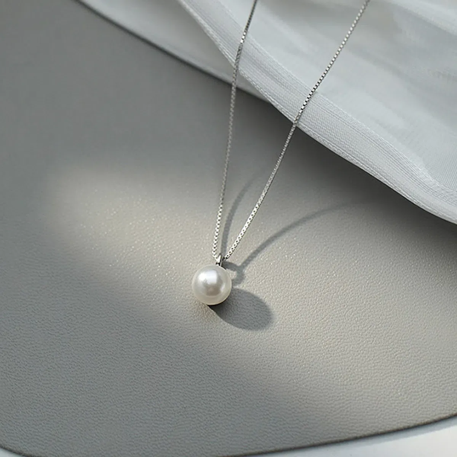 Серебряное колье с жемчужным кулоном из серебра 925 пробы