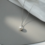 Серебряное колье с жемчужным кулоном из серебра 925 пробы