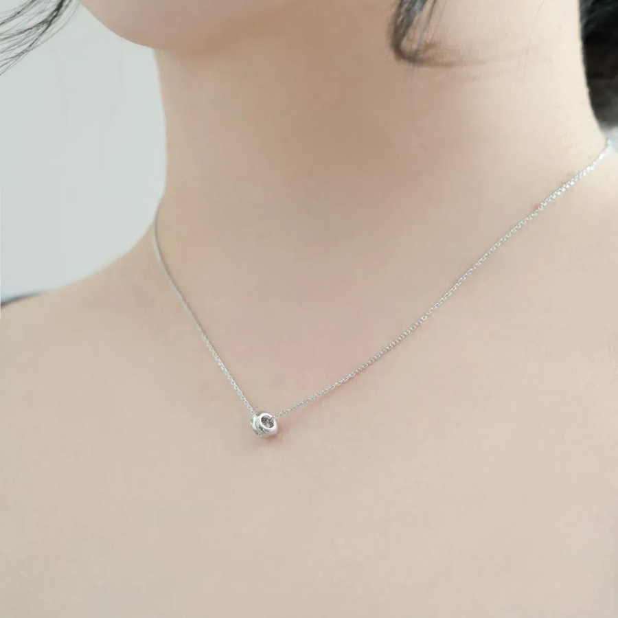 Серебряное колье с миниатюрным кольцом и кубическим цирконием из серебра 925 пробы