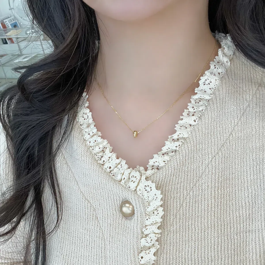 Серебряное колье с миниатюрным кольцом и кубическим цирконием из серебра 925 пробы