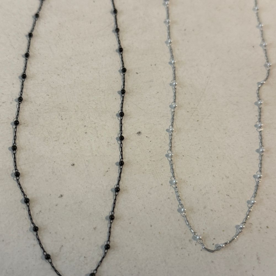 Серебристое колье с утончённой шариковой цепочкой из хирургической стали