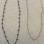 Серебристое колье с утончённой шариковой цепочкой из хирургической стали