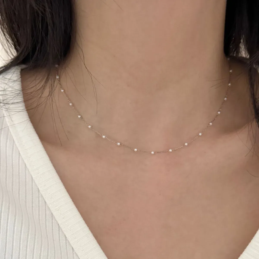 Серебристое колье с утончённой шариковой цепочкой из хирургической стали