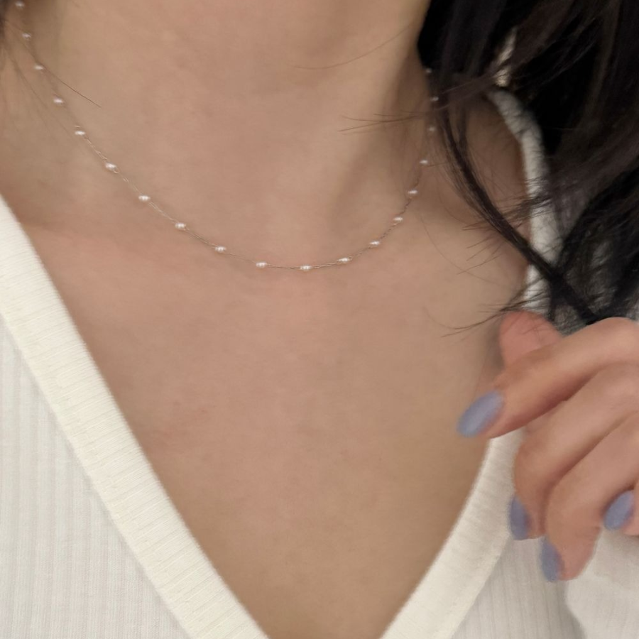 Серебристое колье с утончённой шариковой цепочкой из хирургической стали