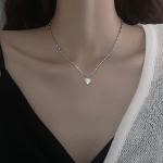 Колье с подвеской-сердцем из белого опала на цепочке-зерне