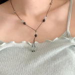 Зелёное колье с натуральными камнями и узловым шнуром из хирургической стали