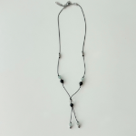 Зелёное колье с натуральными камнями и узловым шнуром из хирургической стали