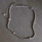 Серебристое колье на шариковой цепочке с цветочными крестиками из хирургической стали