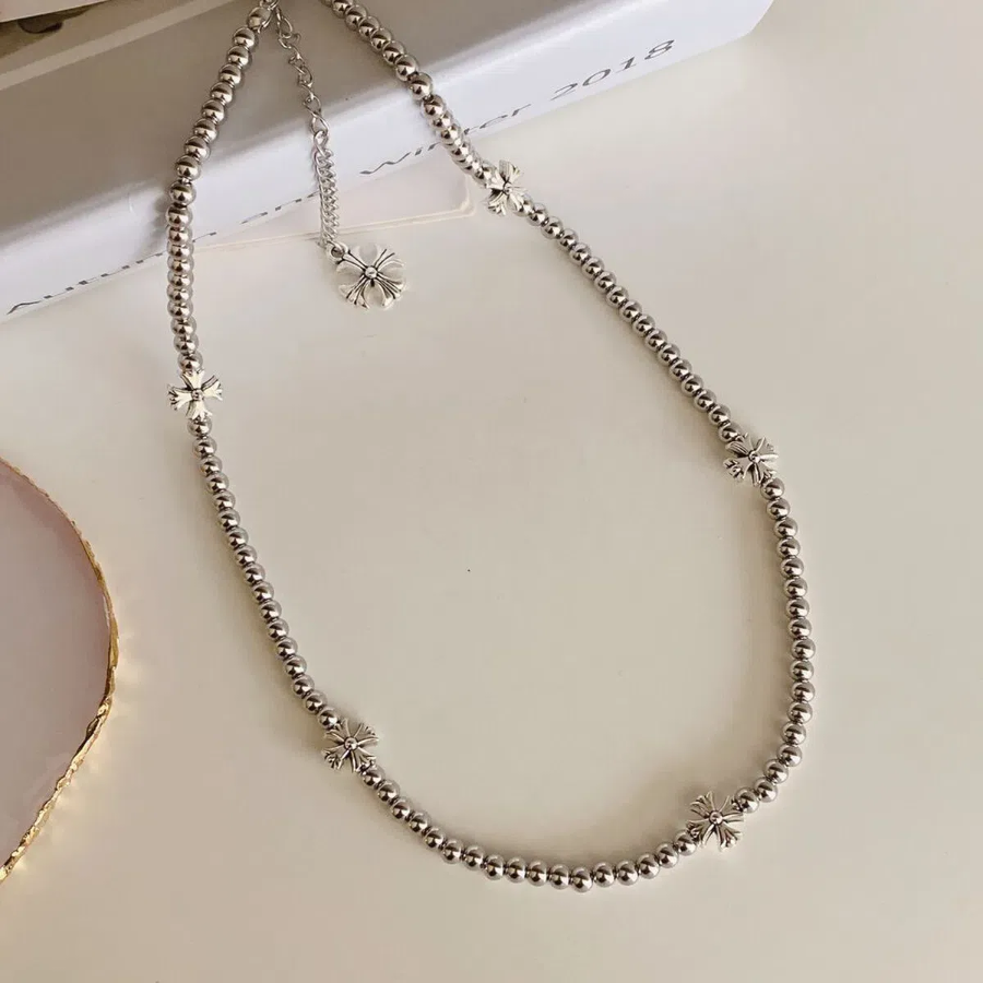 Серебристое колье на шариковой цепочке с цветочными крестиками из хирургической стали