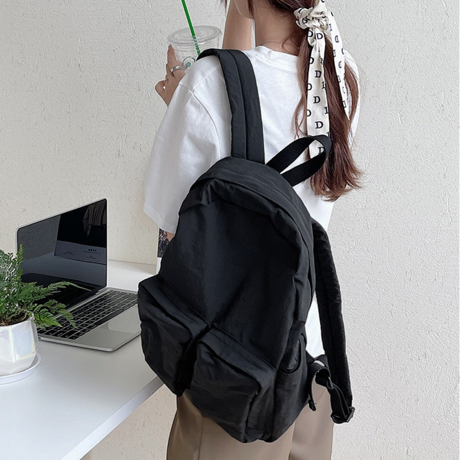 Crisp Big Pocket Nylon Backpack — вместительный и практичный рюкзак с крупными карманами
